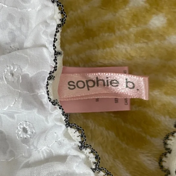 NWOT Sophie B. White Chemise with Black Accents - Picture 2 of 6